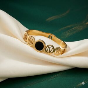 The Golden Roman Onyx Link Cuff