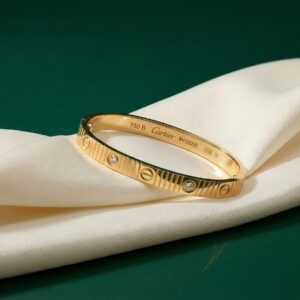 The Golden Fluted Icon Screw Cuff